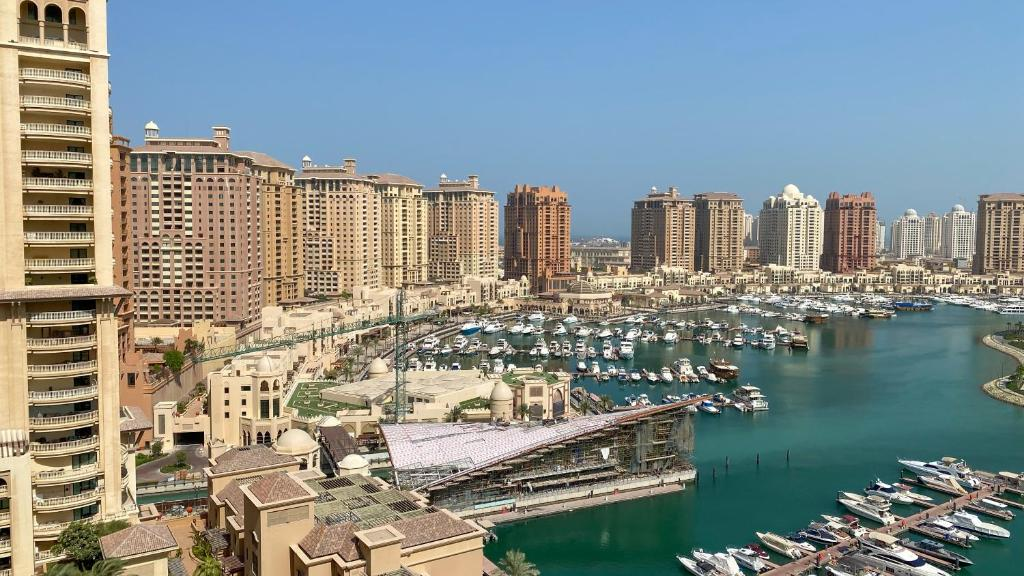 The Pearl Qatar, Luxury 2BR Apartment, Marine View, swimming pool Gym, Doha (updated prices 2026)